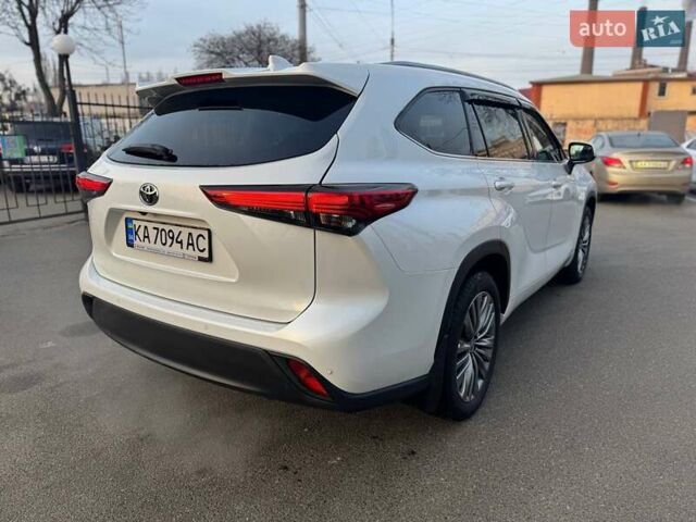 Белый Тойота Хайлендер, объемом двигателя 3.46 л и пробегом 21 тыс. км за 48000 $, фото 5 на Automoto.ua