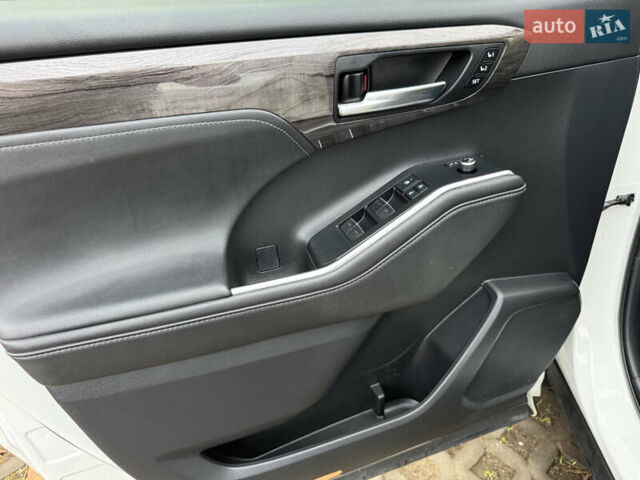 Белый Тойота Хайлендер, объемом двигателя 3.46 л и пробегом 52 тыс. км за 42500 $, фото 11 на Automoto.ua