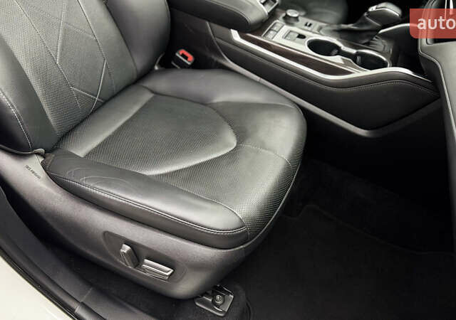 Белый Тойота Хайлендер, объемом двигателя 3.46 л и пробегом 49 тыс. км за 44500 $, фото 18 на Automoto.ua