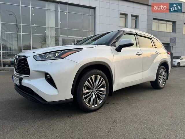 Белый Тойота Хайлендер, объемом двигателя 3.46 л и пробегом 21 тыс. км за 48000 $, фото 1 на Automoto.ua