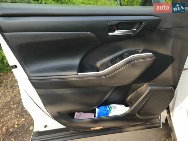 Белый Тойота Хайлендер, объемом двигателя 3.46 л и пробегом 93 тыс. км за 38000 $, фото 5 на Automoto.ua