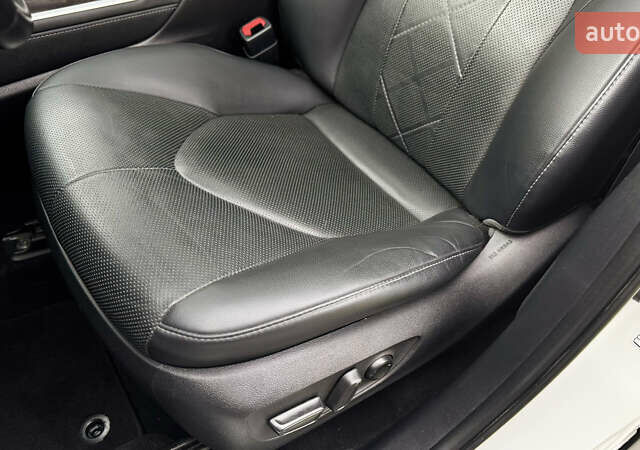 Білий Тойота Хайлендер, об'ємом двигуна 3.46 л та пробігом 49 тис. км за 44400 $, фото 25 на Automoto.ua