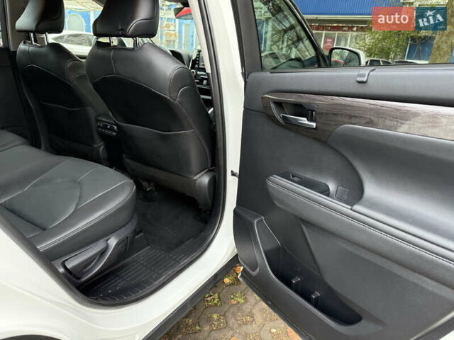 Белый Тойота Хайлендер, объемом двигателя 3.46 л и пробегом 52 тыс. км за 42500 $, фото 34 на Automoto.ua