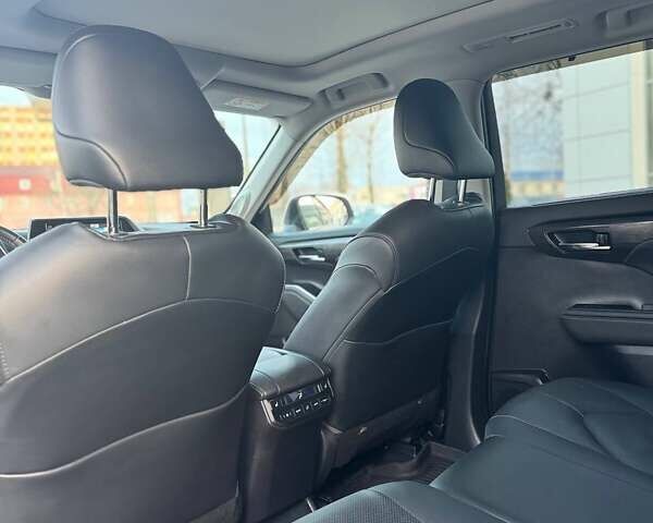 Белый Тойота Хайлендер, объемом двигателя 3.46 л и пробегом 21 тыс. км за 48000 $, фото 17 на Automoto.ua