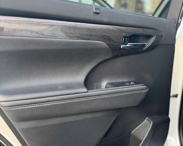 Белый Тойота Хайлендер, объемом двигателя 3.46 л и пробегом 21 тыс. км за 48000 $, фото 15 на Automoto.ua