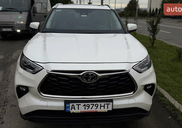 Белый Тойота Хайлендер, объемом двигателя 3.46 л и пробегом 49 тыс. км за 44500 $, фото 1 на Automoto.ua