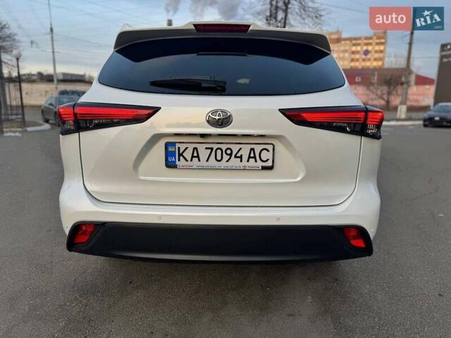 Белый Тойота Хайлендер, объемом двигателя 3.46 л и пробегом 21 тыс. км за 48000 $, фото 6 на Automoto.ua