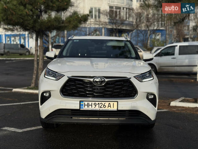 Белый Тойота Хайлендер, объемом двигателя 3.46 л и пробегом 52 тыс. км за 42500 $, фото 3 на Automoto.ua