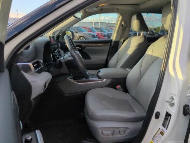 Тойота Хайлендер 2021 в Кривом Роге на Automoto.ua Белый Тойота Хайлендер, объемом двигателя 2.5 л и пробегом 21 тыс. км за 30100 $, фото 8 на Automoto.ua