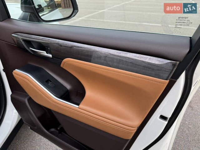 Белый Тойота Хайлендер, объемом двигателя 3.46 л и пробегом 41 тыс. км за 46700 $, фото 41 на Automoto.ua