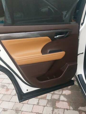 Білий Тойота Хайлендер, об'ємом двигуна 2.49 л та пробігом 20 тис. км за 62000 $, фото 11 на Automoto.ua