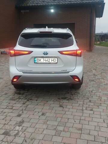 Білий Тойота Хайлендер, об'ємом двигуна 2.49 л та пробігом 20 тис. км за 62000 $, фото 3 на Automoto.ua