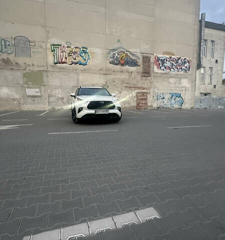 Белый Тойота Хайлендер, объемом двигателя 2.49 л и пробегом 60 тыс. км за 61000 $, фото 1 на Automoto.ua