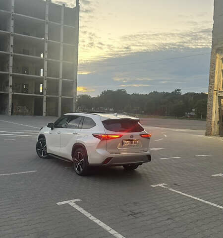 Белый Тойота Хайлендер, объемом двигателя 2.49 л и пробегом 60 тыс. км за 61000 $, фото 3 на Automoto.ua