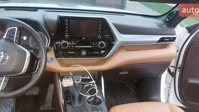 Білий Тойота Хайлендер, об'ємом двигуна 2.49 л та пробігом 20 тис. км за 62000 $, фото 8 на Automoto.ua