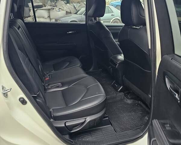 Білий Тойота Хайлендер, об'ємом двигуна 3.5 л та пробігом 88 тис. км за 45000 $, фото 3 на Automoto.ua