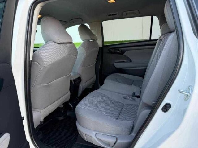 Білий Тойота Хайлендер, об'ємом двигуна 3.5 л та пробігом 33 тис. км за 13000 $, фото 7 на Automoto.ua