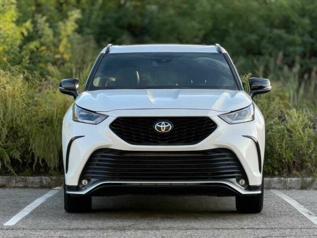 Тойота Хайлендер 2021 в Львове на Automoto.ua Белый Тойота Хайлендер, объемом двигателя 3.5 л и пробегом 19 тыс. км за 13500 $, фото 1 на Automoto.ua
