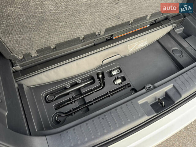 Белый Тойота Хайлендер, объемом двигателя 3.46 л и пробегом 41 тыс. км за 46700 $, фото 54 на Automoto.ua