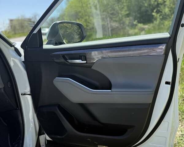 Белый Тойота Хайлендер, объемом двигателя 2.49 л и пробегом 41 тыс. км за 56500 $, фото 23 на Automoto.ua