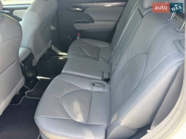 Белый Тойота Хайлендер, объемом двигателя 2.49 л и пробегом 41 тыс. км за 56500 $, фото 6 на Automoto.ua