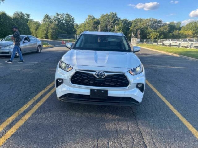 Белый Тойота Хайлендер, объемом двигателя 2.5 л и пробегом 12 тыс. км за 28750 $, фото 1 на Automoto.ua