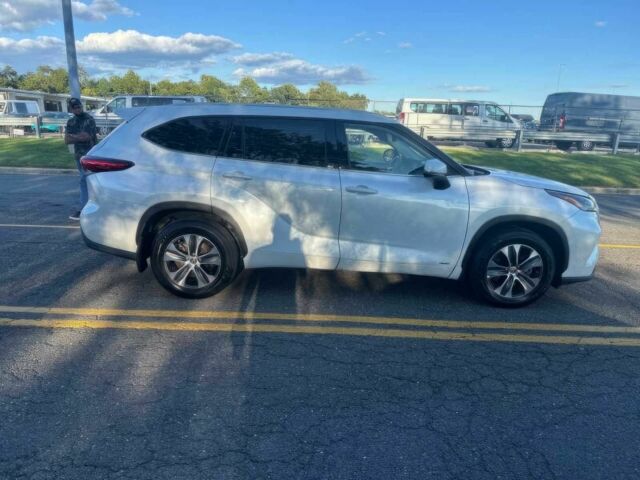 Белый Тойота Хайлендер, объемом двигателя 2.5 л и пробегом 12 тыс. км за 28750 $, фото 3 на Automoto.ua