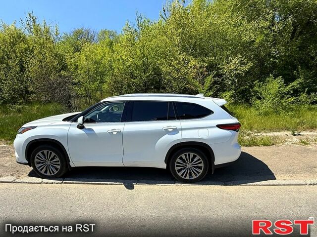 Белый Тойота Хайлендер, объемом двигателя 2.5 л и пробегом 41 тыс. км за 56500 $, фото 3 на Automoto.ua