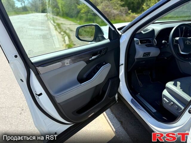 Белый Тойота Хайлендер, объемом двигателя 2.5 л и пробегом 41 тыс. км за 56500 $, фото 7 на Automoto.ua