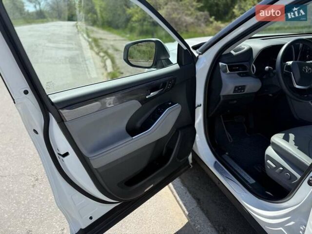 Белый Тойота Хайлендер, объемом двигателя 2.49 л и пробегом 41 тыс. км за 56500 $, фото 14 на Automoto.ua