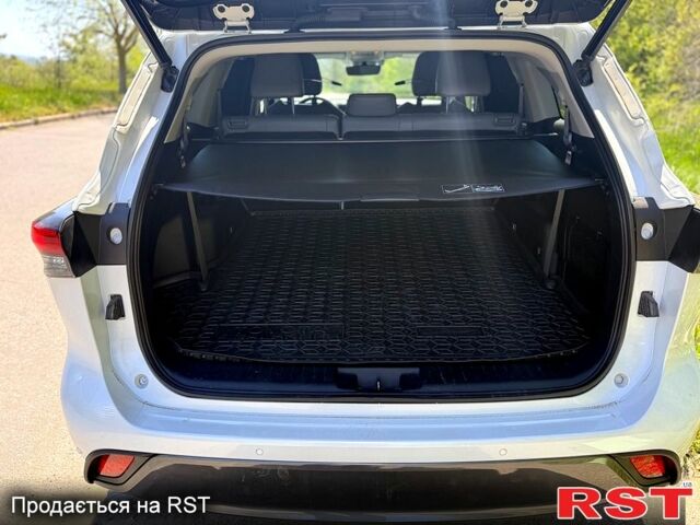 Белый Тойота Хайлендер, объемом двигателя 2.5 л и пробегом 41 тыс. км за 56500 $, фото 1 на Automoto.ua