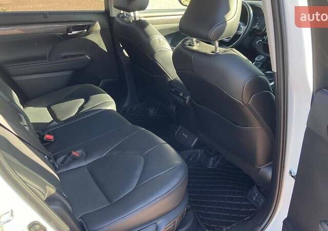 Белый Тойота Хайлендер, объемом двигателя 2.49 л и пробегом 75 тыс. км за 59700 $, фото 6 на Automoto.ua