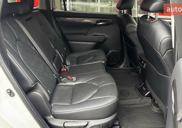 Білий Тойота Хайлендер, об'ємом двигуна 2.49 л та пробігом 138 тис. км за 49500 $, фото 6 на Automoto.ua