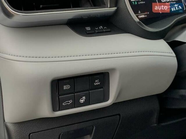 Белый Тойота Хайлендер, объемом двигателя 2.5 л и пробегом 13 тыс. км за 56999 $, фото 45 на Automoto.ua