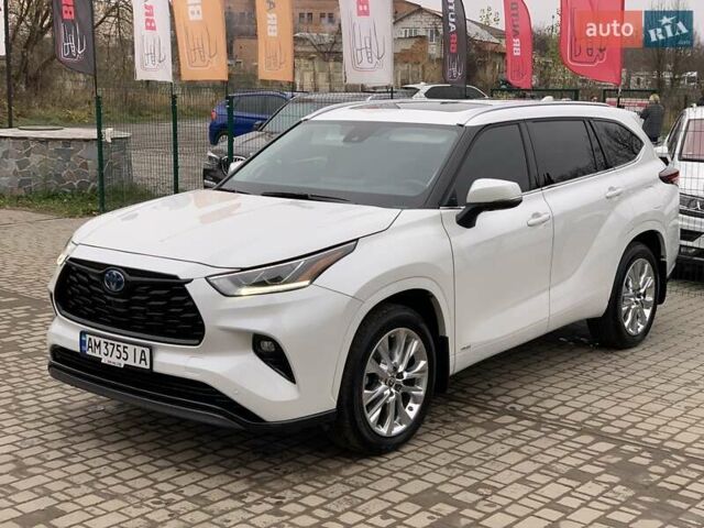 Белый Тойота Хайлендер, объемом двигателя 2.5 л и пробегом 13 тыс. км за 56999 $, фото 1 на Automoto.ua