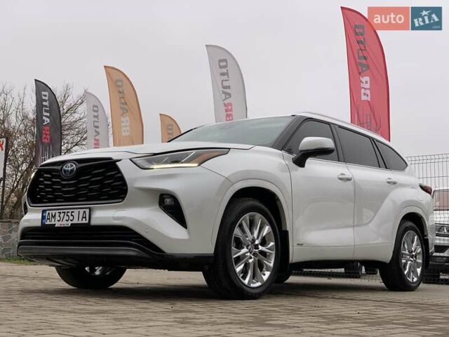 Белый Тойота Хайлендер, объемом двигателя 2.5 л и пробегом 13 тыс. км за 56999 $, фото 2 на Automoto.ua