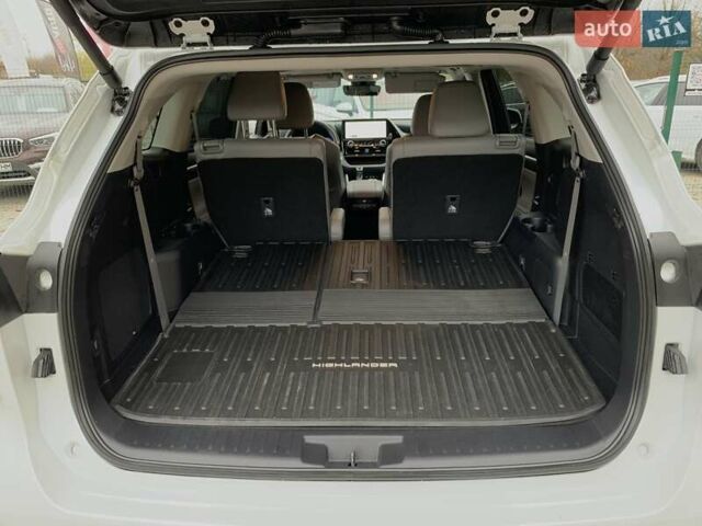 Белый Тойота Хайлендер, объемом двигателя 2.5 л и пробегом 13 тыс. км за 56999 $, фото 28 на Automoto.ua