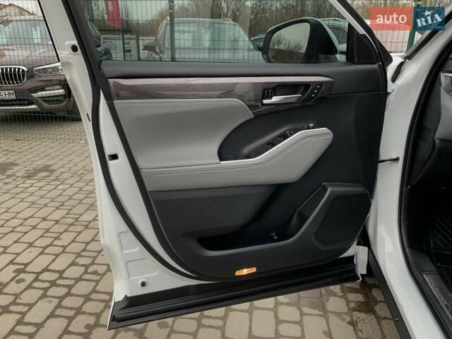 Белый Тойота Хайлендер, объемом двигателя 2.5 л и пробегом 13 тыс. км за 56999 $, фото 22 на Automoto.ua