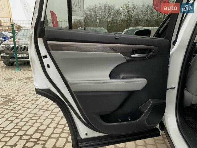 Белый Тойота Хайлендер, объемом двигателя 2.5 л и пробегом 13 тыс. км за 56999 $, фото 25 на Automoto.ua