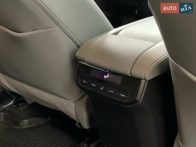 Белый Тойота Хайлендер, объемом двигателя 2.5 л и пробегом 13 тыс. км за 56999 $, фото 35 на Automoto.ua