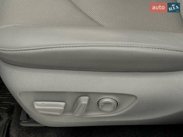 Белый Тойота Хайлендер, объемом двигателя 2.5 л и пробегом 13 тыс. км за 56999 $, фото 46 на Automoto.ua