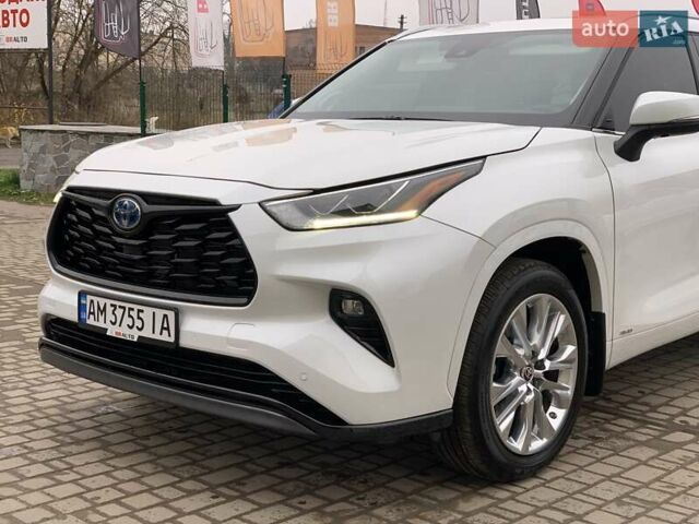 Белый Тойота Хайлендер, объемом двигателя 2.5 л и пробегом 13 тыс. км за 56999 $, фото 3 на Automoto.ua