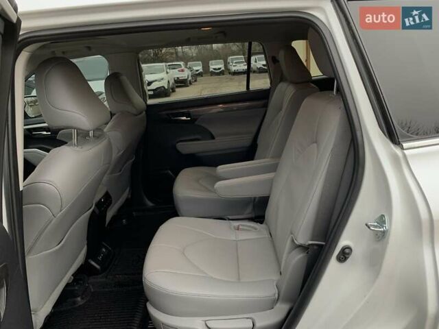 Белый Тойота Хайлендер, объемом двигателя 2.5 л и пробегом 13 тыс. км за 56999 $, фото 27 на Automoto.ua