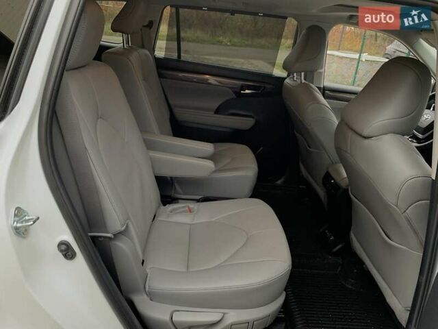 Белый Тойота Хайлендер, объемом двигателя 2.5 л и пробегом 13 тыс. км за 56999 $, фото 33 на Automoto.ua