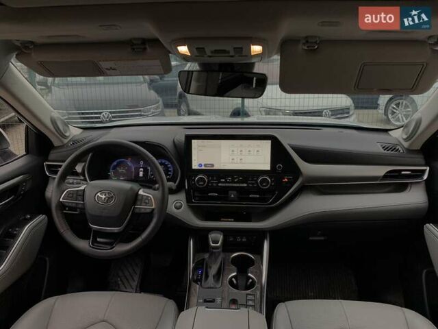 Белый Тойота Хайлендер, объемом двигателя 2.5 л и пробегом 13 тыс. км за 56999 $, фото 41 на Automoto.ua