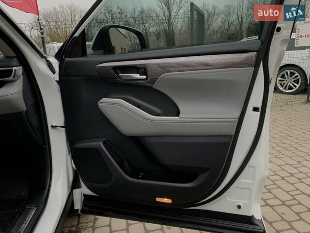 Белый Тойота Хайлендер, объемом двигателя 2.5 л и пробегом 13 тыс. км за 56999 $, фото 36 на Automoto.ua