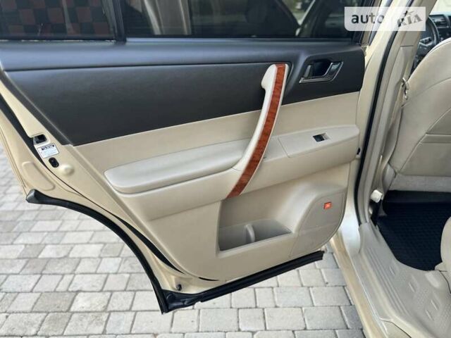 Бежевый Тойота Хайлендер, объемом двигателя 3.46 л и пробегом 280 тыс. км за 13200 $, фото 28 на Automoto.ua