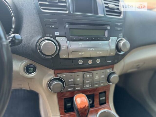 Бежевый Тойота Хайлендер, объемом двигателя 3.46 л и пробегом 280 тыс. км за 13200 $, фото 24 на Automoto.ua