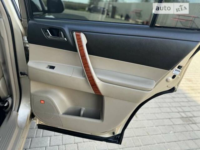 Бежевый Тойота Хайлендер, объемом двигателя 3.46 л и пробегом 280 тыс. км за 13200 $, фото 34 на Automoto.ua