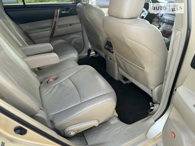 Бежевый Тойота Хайлендер, объемом двигателя 3.46 л и пробегом 280 тыс. км за 13200 $, фото 33 на Automoto.ua